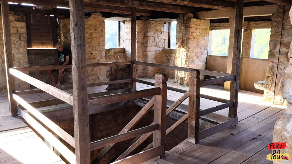 Burg Schaumburg Hauptturm innen